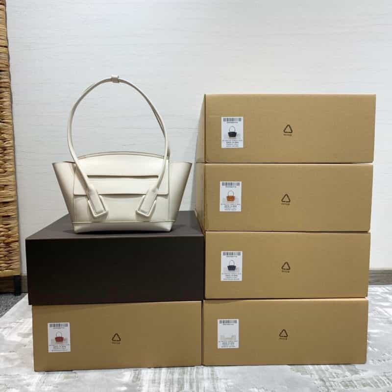Bottega Veneta葆蝶家 Arco 33 平纹石膏白580725