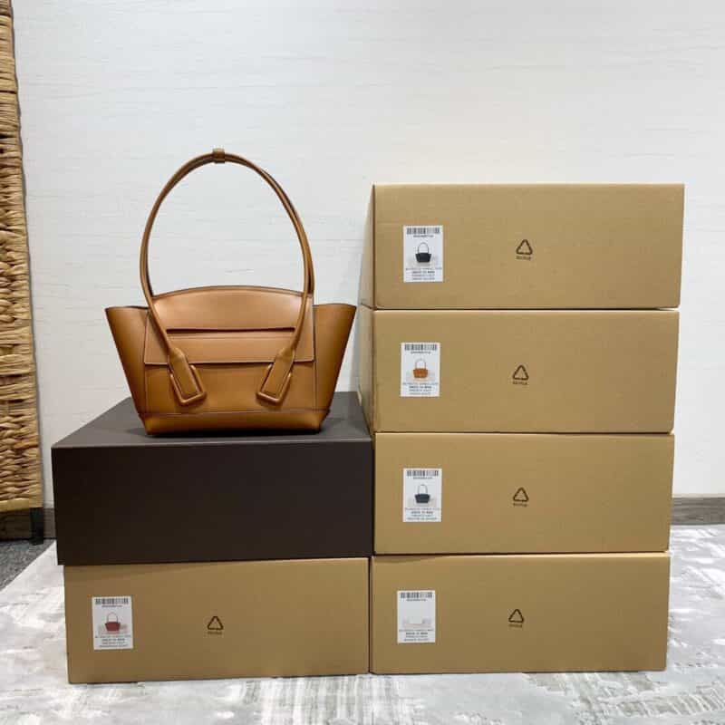 Bottega Veneta葆蝶家 Arco 33 平纹焦糖色580725