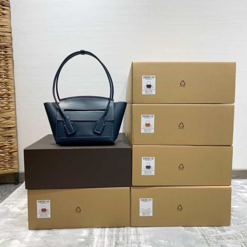 Bottega Veneta葆蝶家 Arco 33 潟湖蓝580725