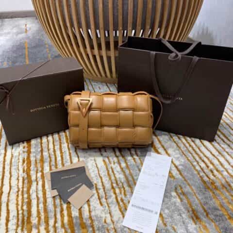 Bottega Veneta葆蝶家 Padded Cassette Bag 591970焦糖色