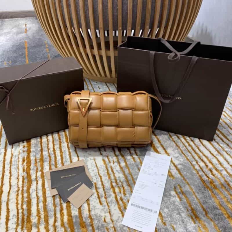 Bottega Veneta葆蝶家 Padded Cassette Bag 591970焦糖色