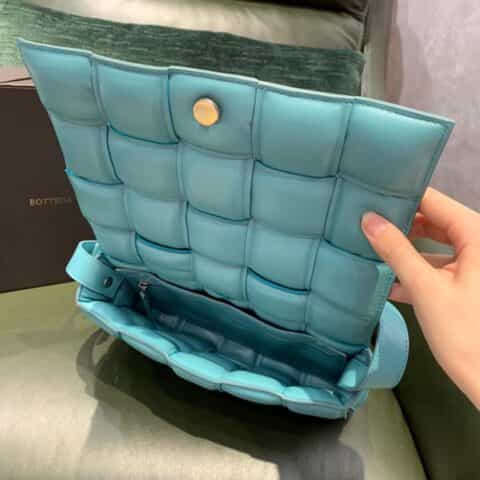 Bottega Veneta葆蝶家 Padded Cassette Bag 591970油画蓝