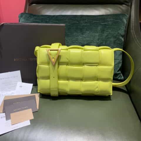 Bottega Veneta葆蝶家 Padded Cassette Bag 591970奇异果