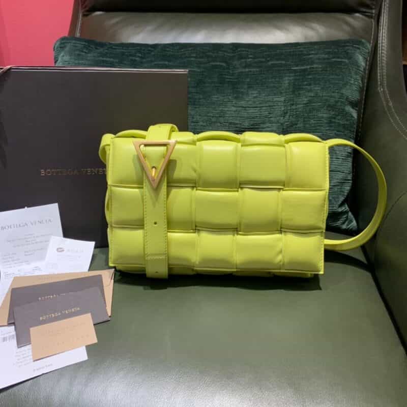Bottega Veneta葆蝶家 Padded Cassette Bag 591970奇异果