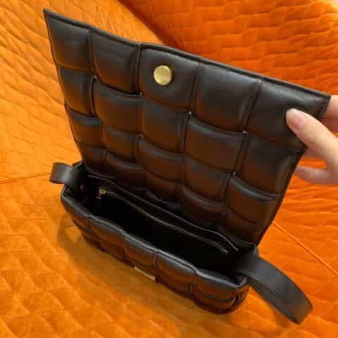 Bottega Veneta葆蝶家 Padded Cassette Bag 591970深巧克力