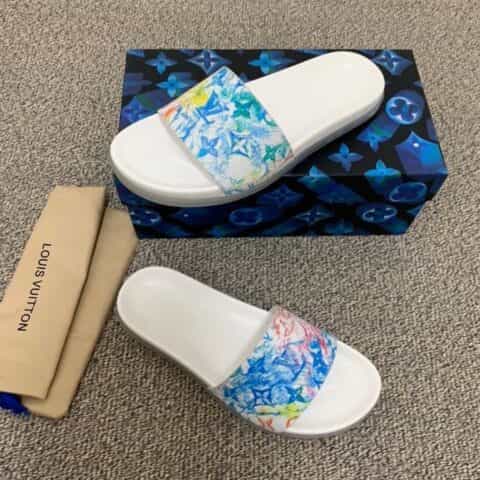 LV/路易威登   采用白兰相间的橡胶印花男士凉鞋
