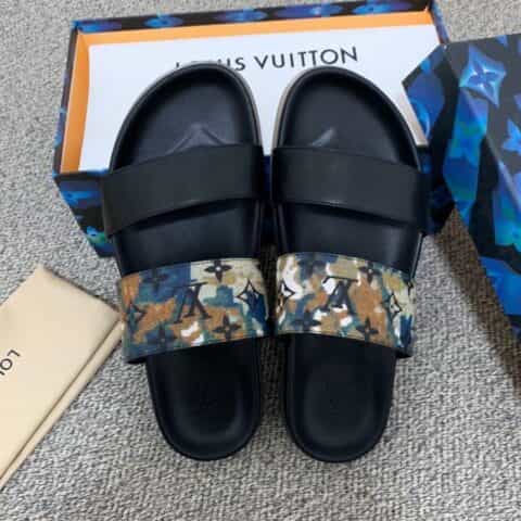 LV/路易威登   采用白兰相间的橡胶印花男士凉鞋