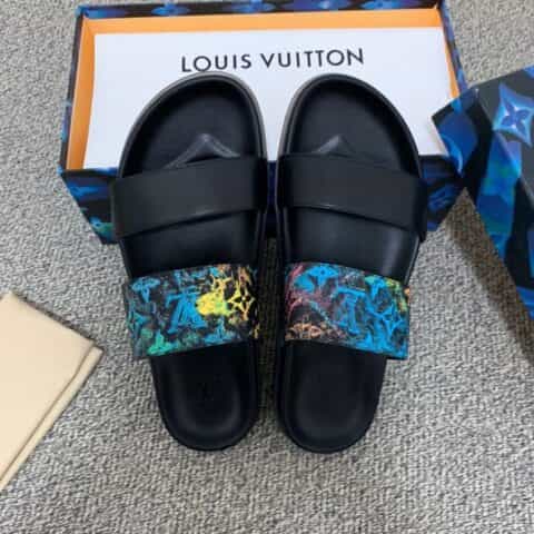 LV/路易威登   采用白兰相间的橡胶印花男士凉鞋