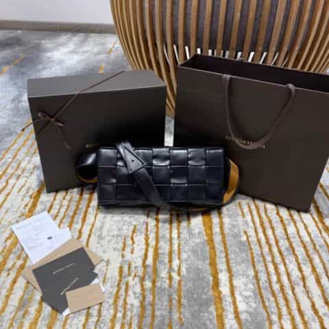 Bottega Veneta葆蝶家 Crossbody Bag 魔方编织包 620980黑色