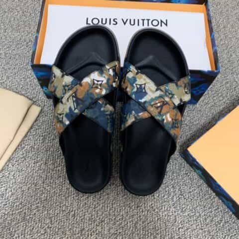 LV/路易威登   采用白兰相间的橡胶印花男士凉鞋