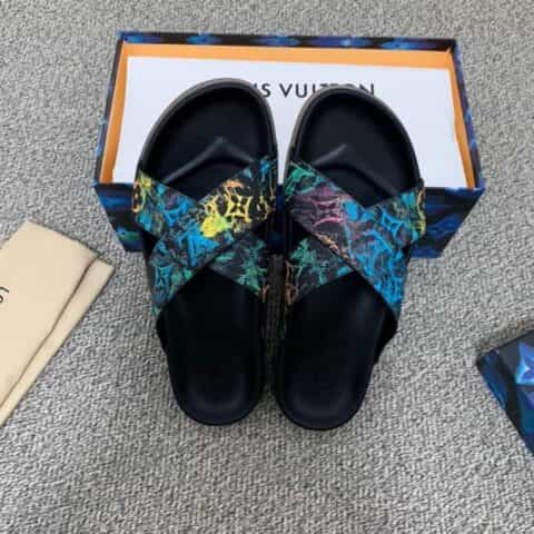 LV/路易威登   采用白兰相间的橡胶印花男士凉鞋