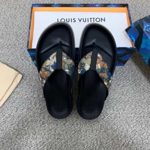 LV/路易威登   采用白兰相间的橡胶印花男士凉鞋