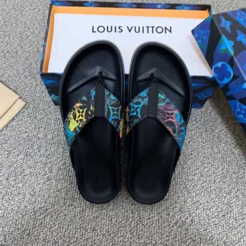 LV/路易威登   采用白兰相间的橡胶印花男士凉鞋