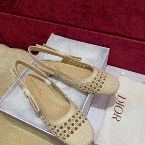 𝐃𝐈𝐎𝐑迪奥  21新款  slingback 粗跟圆头镂空后空凉鞋