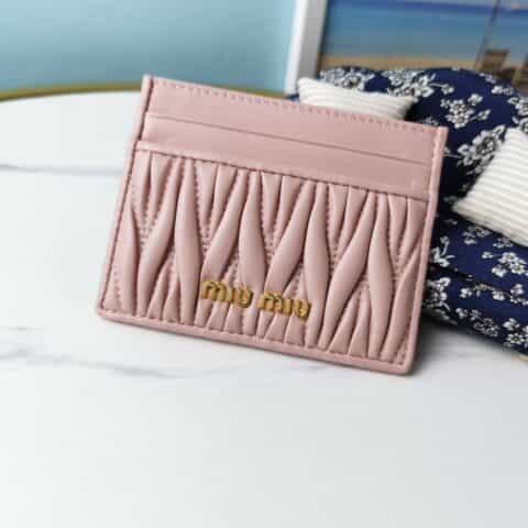 MIUMIU缪缪顶级进口小羊皮材质Matelasse花纹图案新款卡夹5MC076
