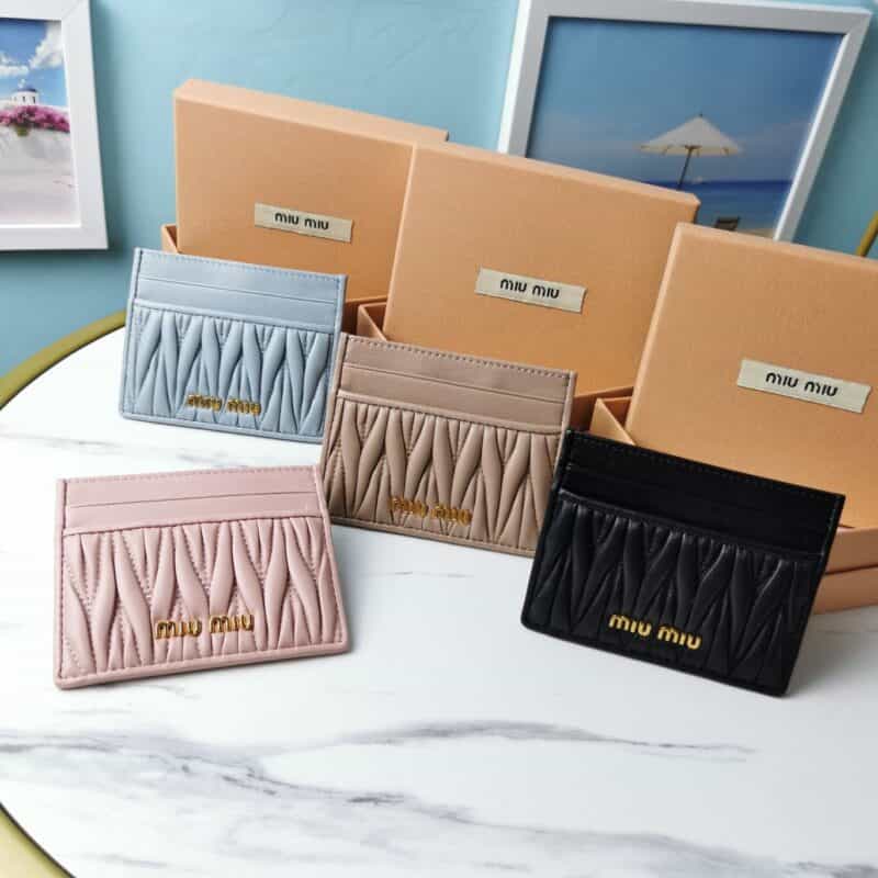 MIUMIU缪缪顶级进口小羊皮材质Matelasse花纹图案新款卡夹5MC076
