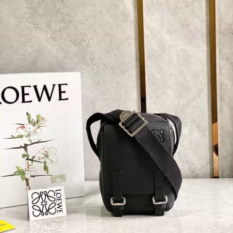 Loewe超小号Military Crossbody军用斜挎包 B553P59X01黑色