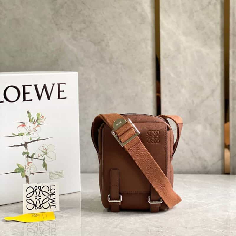 Loewe超小号Military Crossbody军用斜挎包 B553P59X01棕色