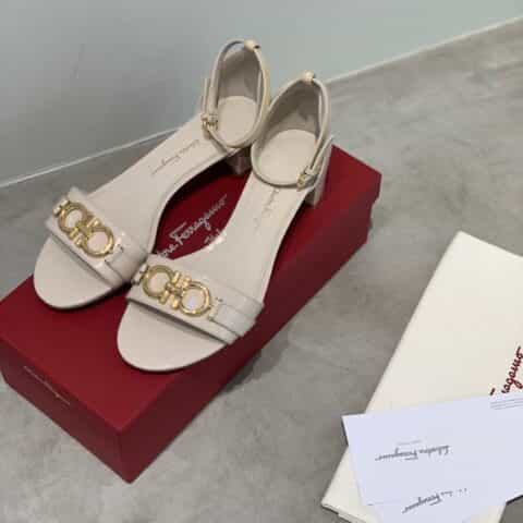 SF salvatore Ferragamo  菲拉格慕马蹄扣一字带小粗跟凉鞋