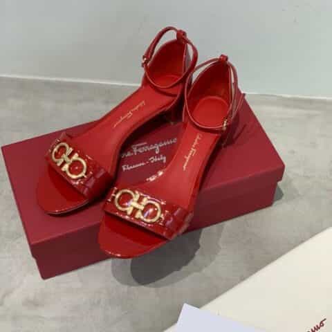 SF salvatore Ferragamo  菲拉格慕马蹄扣一字带小粗跟凉鞋