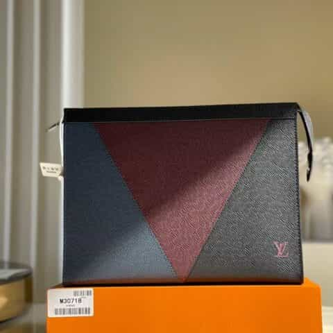 Louis Vuitton LV Pochette Voyage 手拿包 M30718