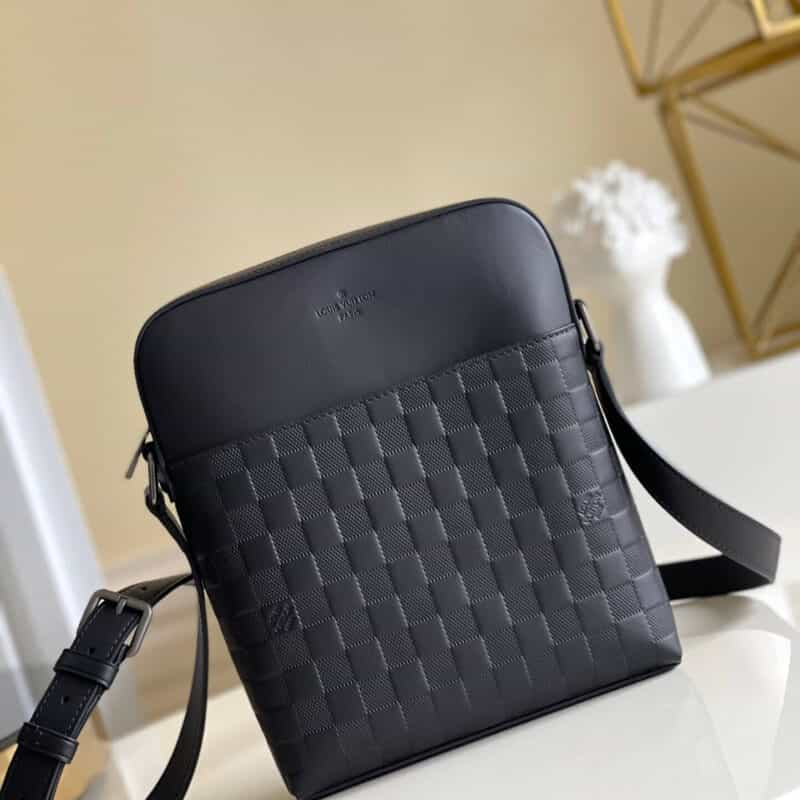Louis Vuitton LV District Pochette斜挎包 N23355