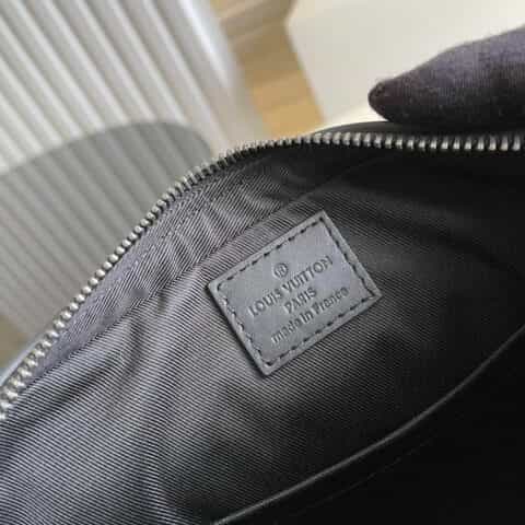 Louis Vuitton LV District Pochette斜挎包 N23355