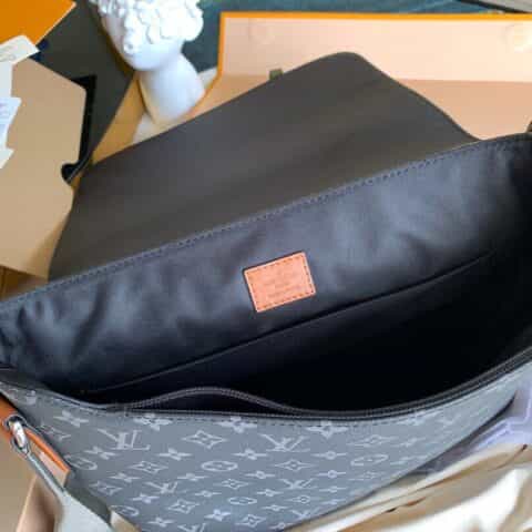 Louis Vuitton LV District斜挎包 M40239