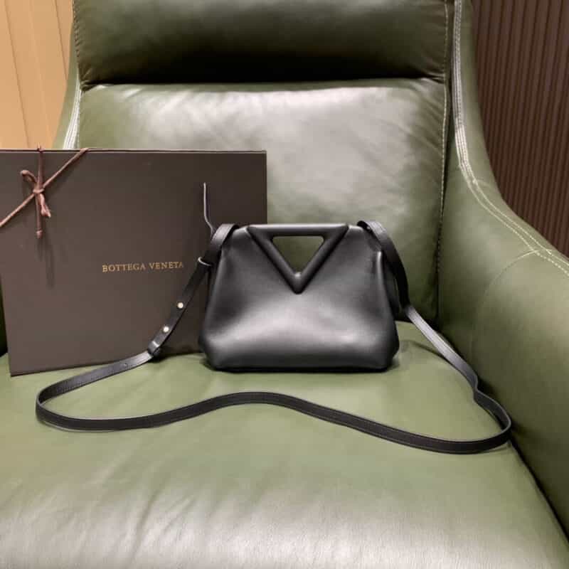 Bottega Veneta葆蝶家 Point Bag 三角包 658476黑色