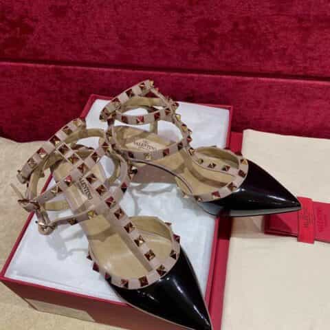 Valentino 华伦天奴 经典款 尖头三环带柳钉高跟鞋