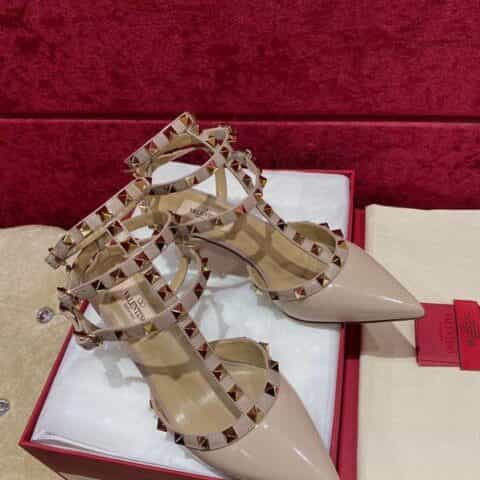 Valentino 华伦天奴 经典款 尖头三环带柳钉高跟鞋