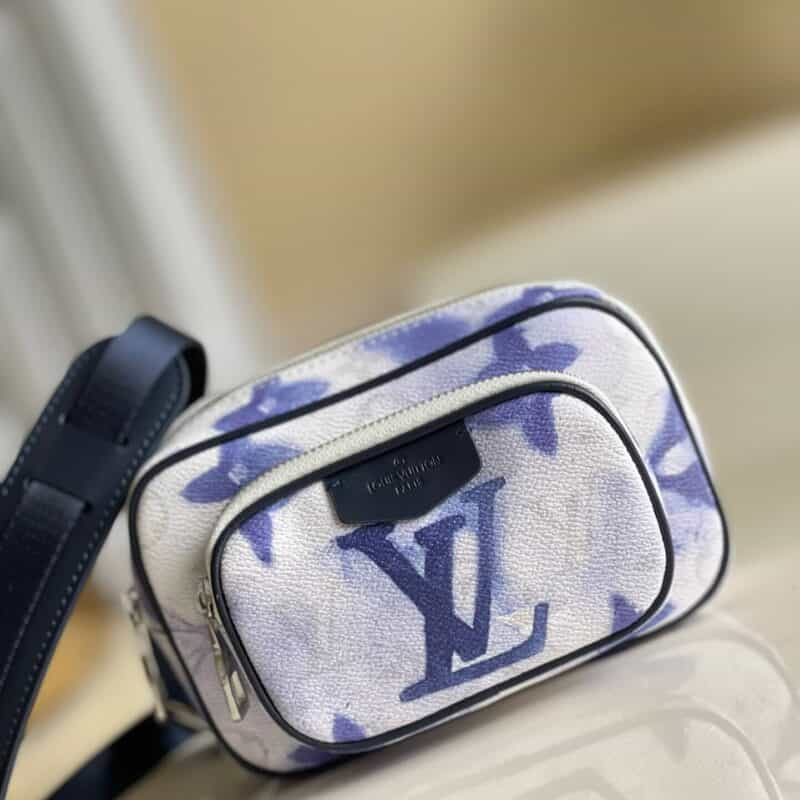 Louis Vuitton LV Outdoor Pouch斜挎包 M45763