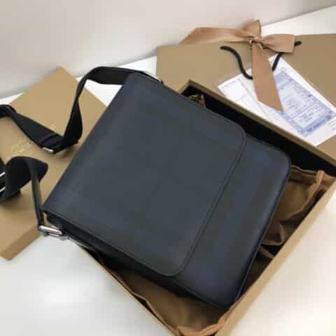 Burberry巴宝莉烟熏格纹翻折式斜背包