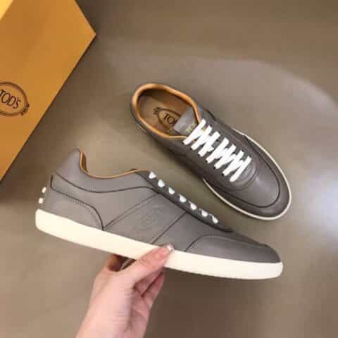 TODS   进口头层牛皮制成顶级原单男士休闲鞋