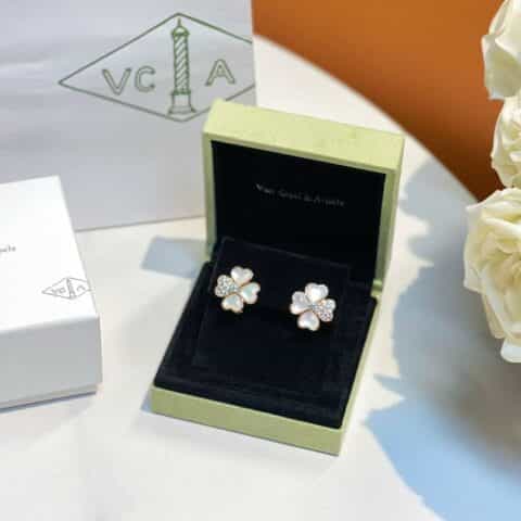 Van Cleef &Arpels 梵克雅宝cosmos 四叶草贝母耳拍 项链
