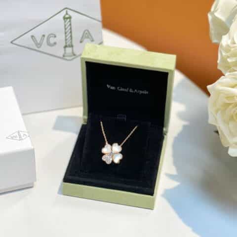 Van Cleef &Arpels 梵克雅宝cosmos 四叶草贝母耳拍 项链