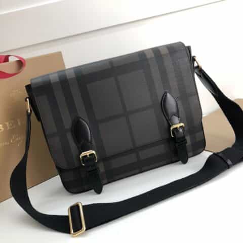 Burberry巴宝莉London 格纹裁片信使包