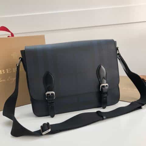 Burberry巴宝莉London 格纹裁片信使包