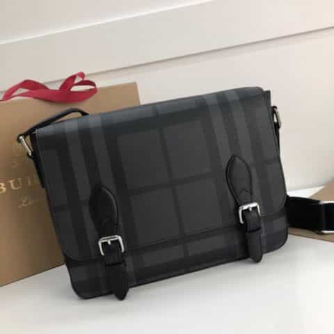 Burberry巴宝莉London 格纹裁片信使包