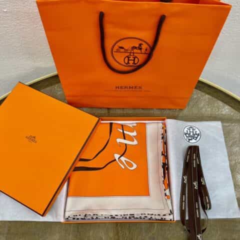 Hermes爱马仕『漫步巴黎』100%真丝方巾