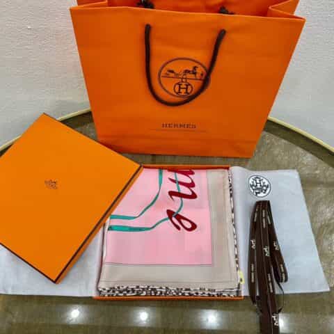 Hermes爱马仕『漫步巴黎』100%真丝方巾