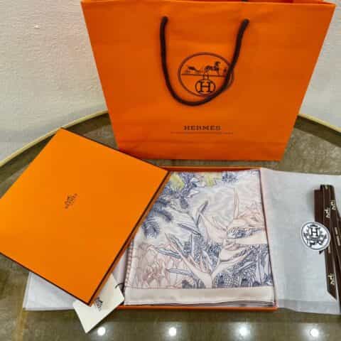 Hermes爱马仕100%真丝手工卷边围巾