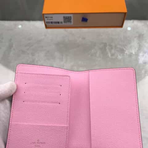Louis Vuitton LV Passport Cover 护照套 M62144