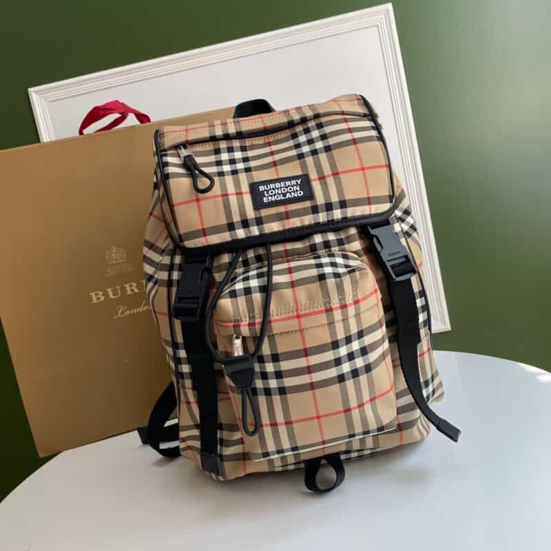 Burberry巴宝莉ECONYL 材质旅行风格双肩包