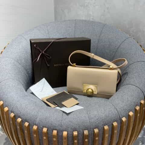 Bottega Veneta葆蝶家 Classic 21CM Bag 587222奶茶色