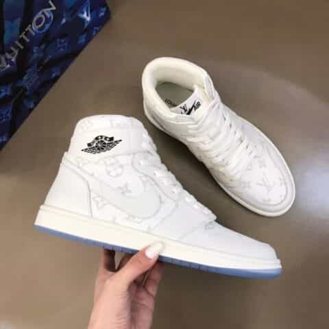 L.v& Nike   由小牛皮制成联名系带高帮运动鞋球鞋