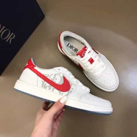Nike & Dior   由小牛皮制成联名系带低帮休闲运动鞋