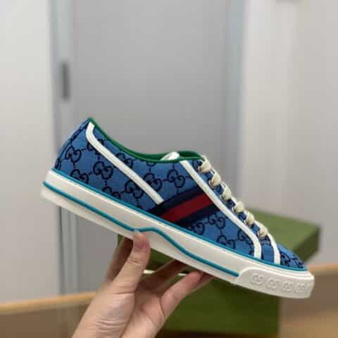 gucci古驰   采用GG帆布材质G家1977运动鞋