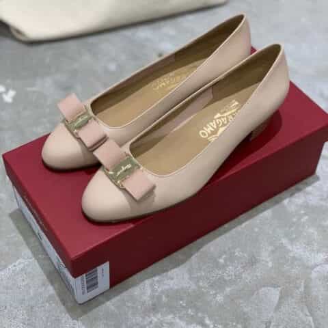 SF salvatore Ferraga*o   菲拉*慕Vara蝴蝶结经典款半内里中跟单鞋