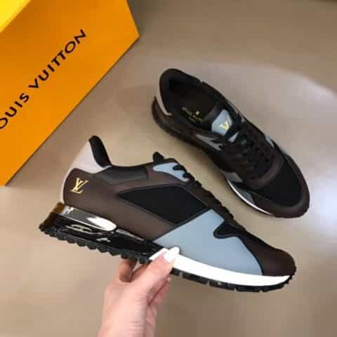 LV/路易威登   小牛皮撞色拼接透气网面春夏款男士Run Away 运动鞋
